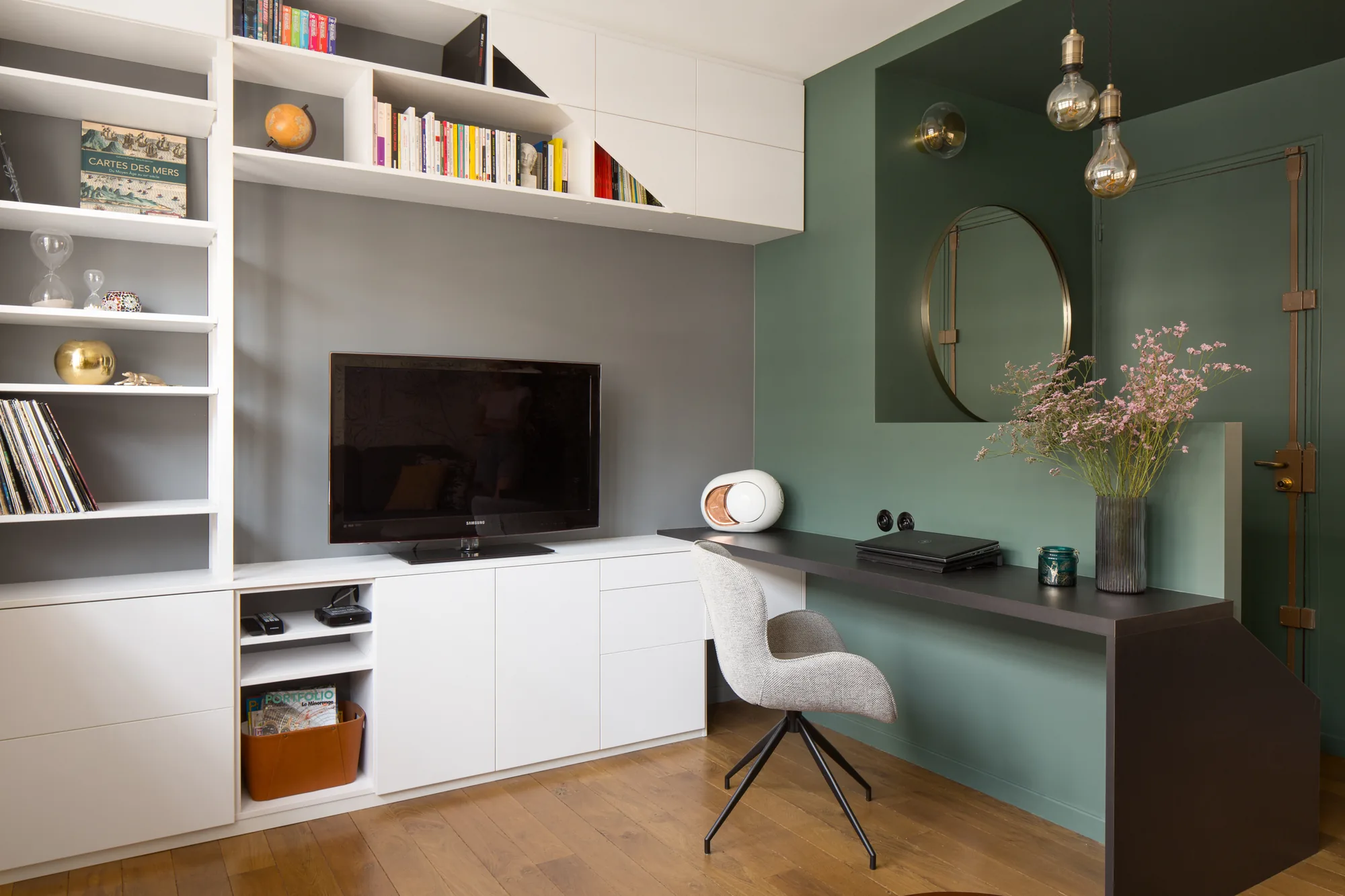 Appartement à Paris 15e, parti pris coloré et menuiseries sur mesure