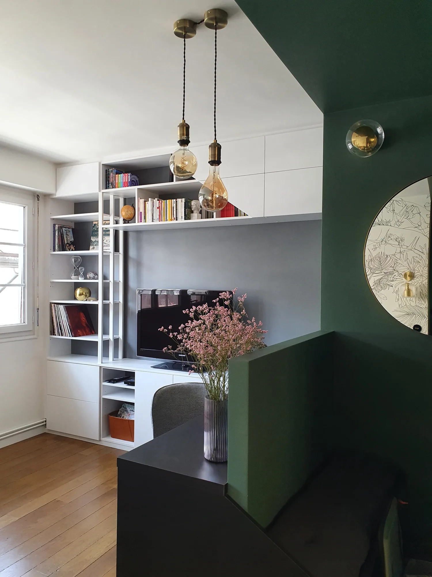 Appartement à Paris 15e, parti pris coloré et menuiseries sur mesure