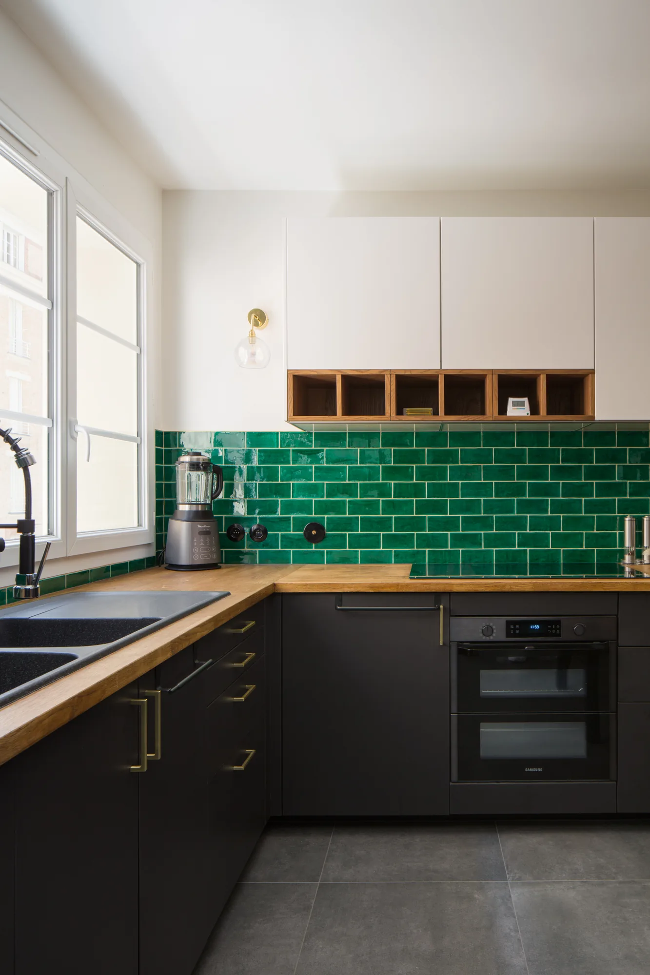 Appartement à Paris 15e, parti pris coloré et menuiseries sur mesure