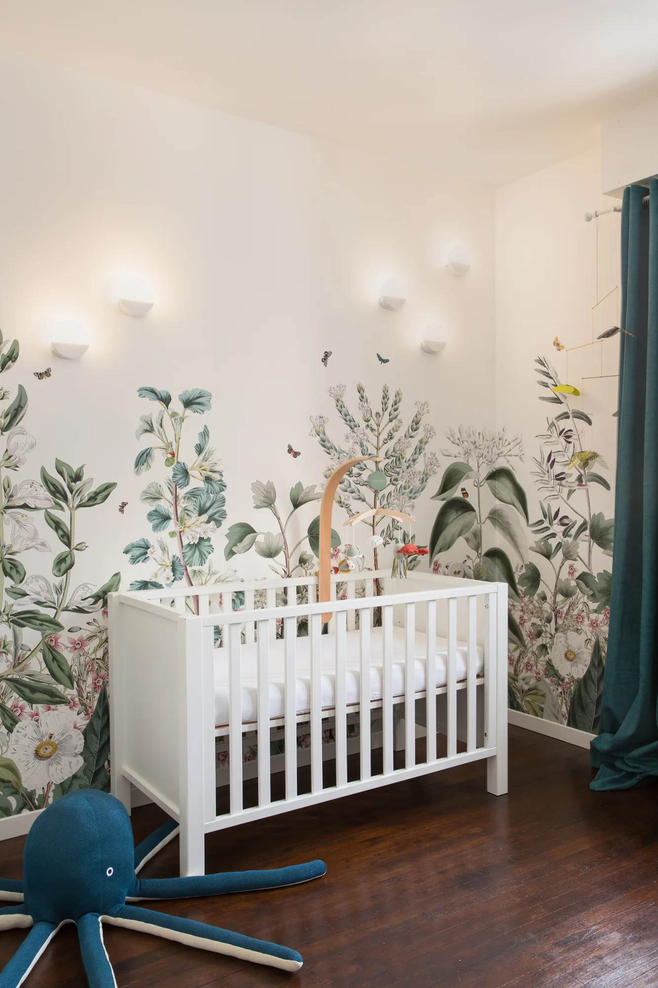 Appartement à Paris 15e, parti pris coloré et menuiseries sur mesure