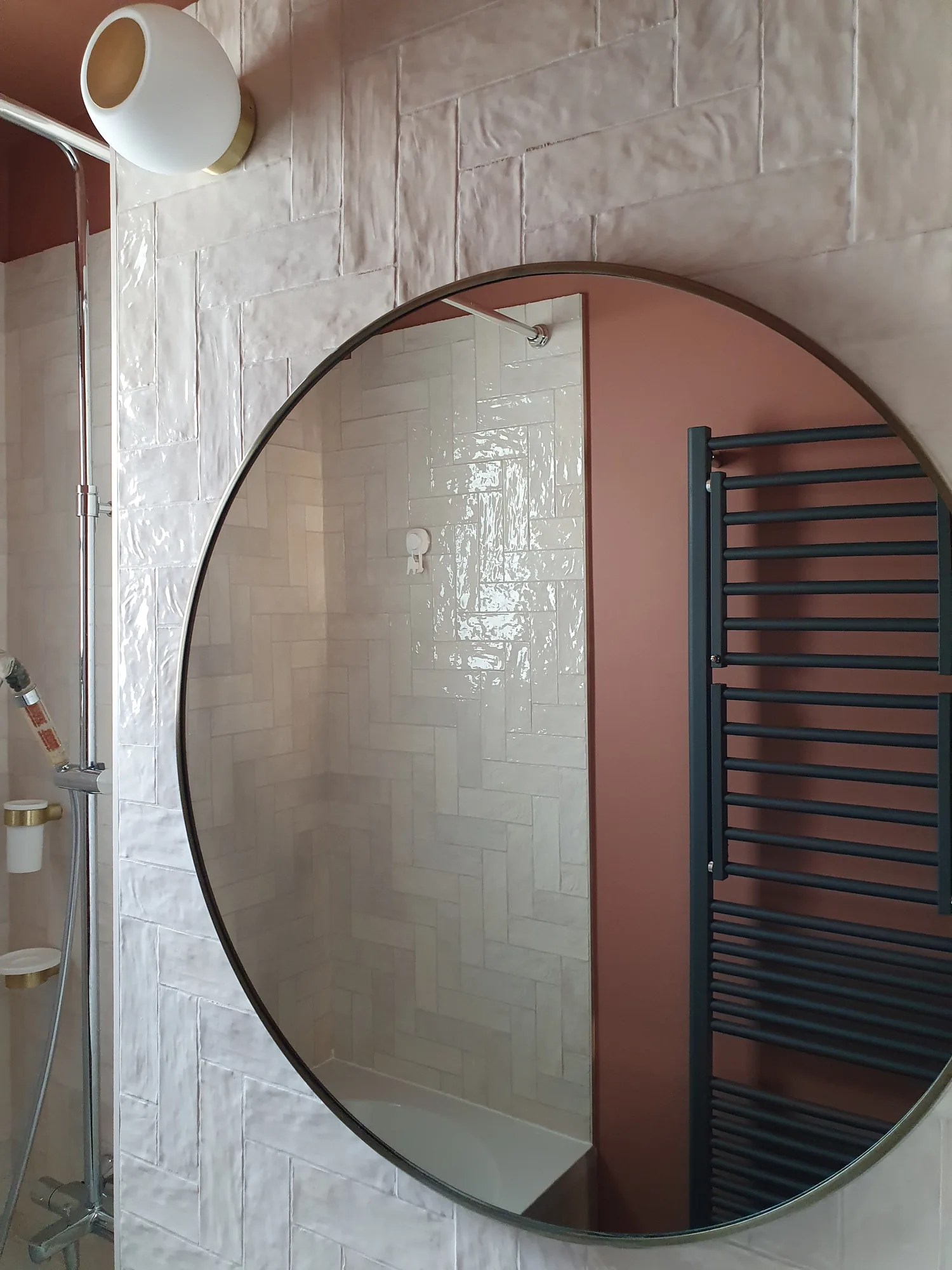 Appartement à Paris 15e, parti pris coloré et menuiseries sur mesure