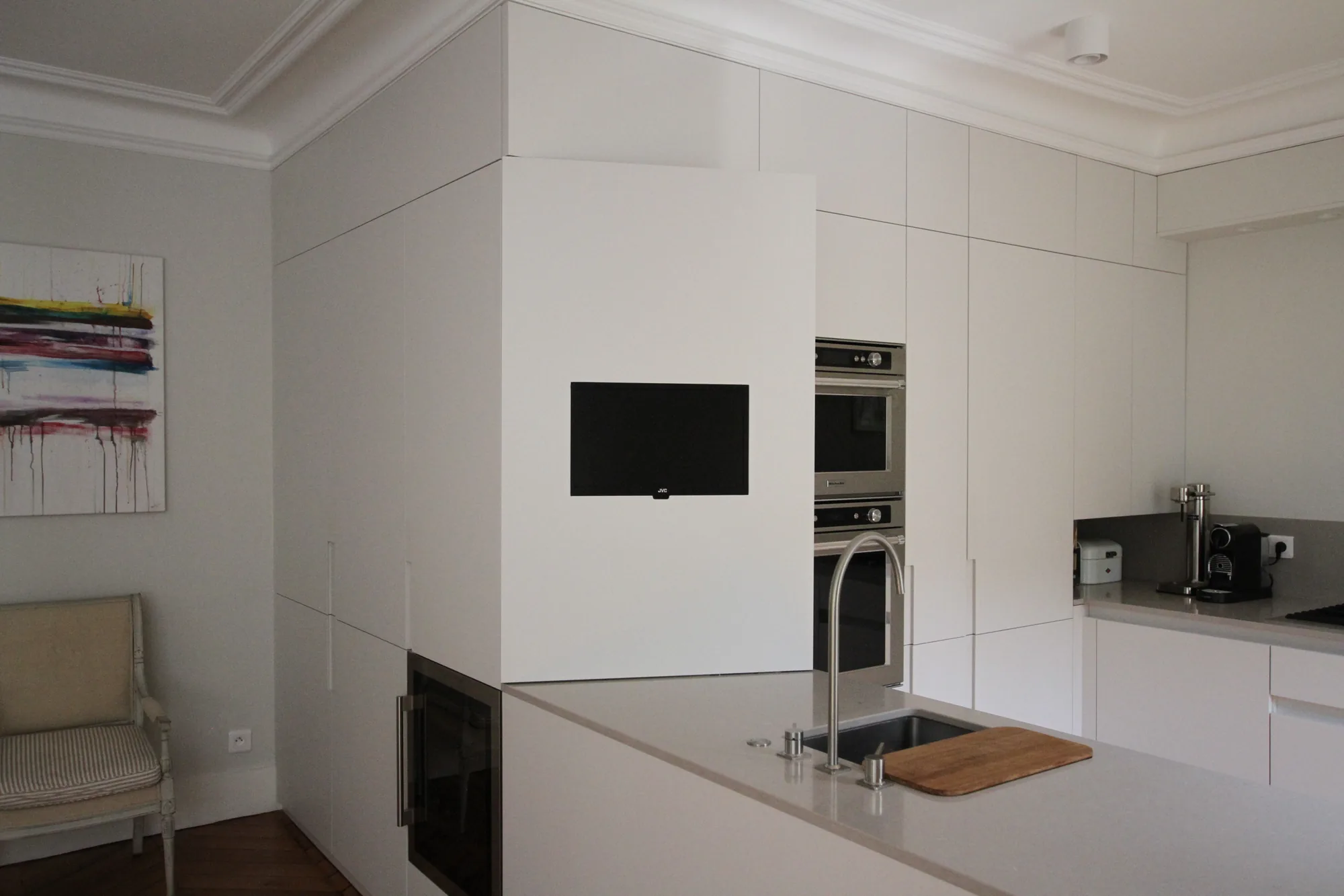 Appartement haussmannien rénové par DUstudiO à Paris