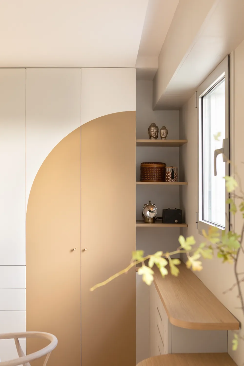 Appartement rénové à Vanves, menuiseries courbes sur-mesure