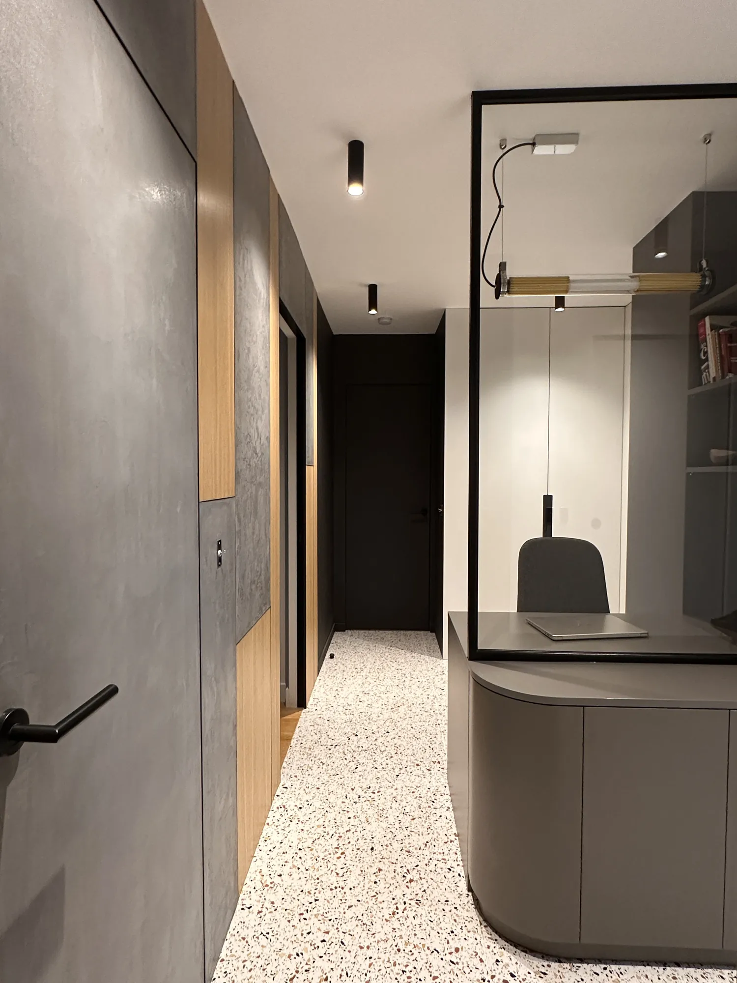 Appartement à Garches, terrazzo et portes invisibles