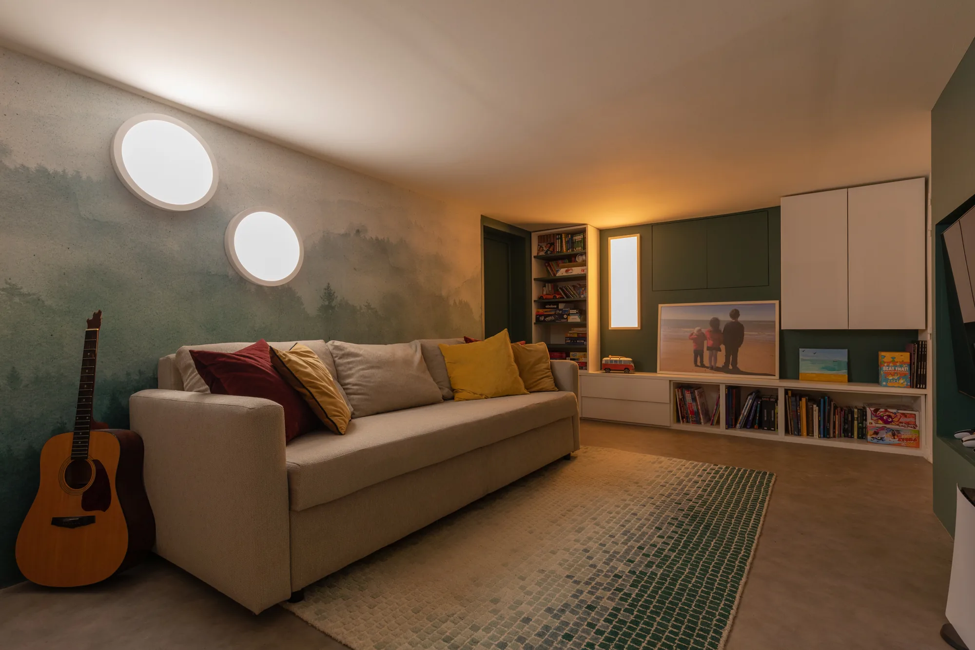 Maison à Meudon, verrière acier structurant l'espace ouvert, bois cannelé